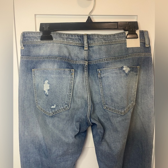 Hi, selling these breathtaking jeans 👖 for women in size US 06. - Picture 10 of 14